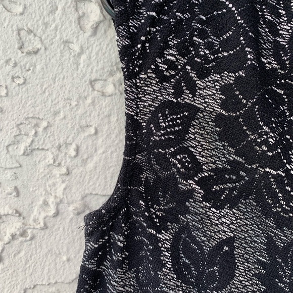 REDUCED! Stunning Iris Los Angeles tuxedo back top - Picture 7 of 7